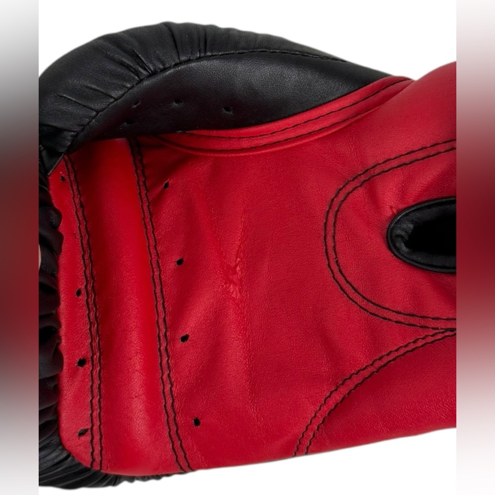 Venum Kids Contender Training Boxing Gloves 8 Oz Black Red - Picture 7 of 7